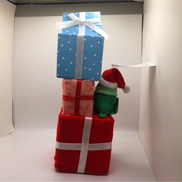 2023 Featherly Friends: Mini Bird Stack of Presents (Wondershop Target) - Picture 4 of 7